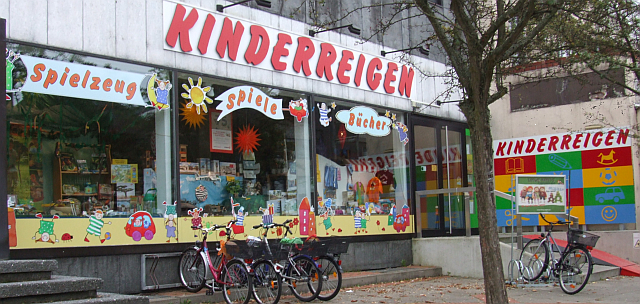 KINDERREIGEN 3.0 von Außen