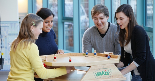 Volle Aktion am großen 7700er Tisch